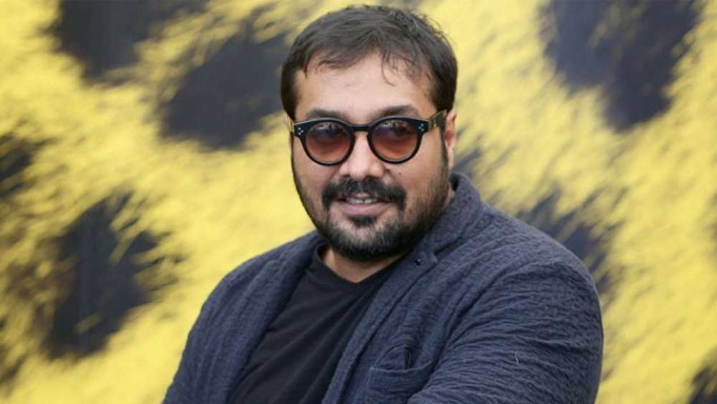 অনুরাগ কাশ্যপ। একাধিক সুপারহিট ছবির পরিচালক। নানা বিতর্কও রয়েছে তাঁকে ঘিরে। কিন্তু একটি বিষয়ে বারবার বলিউডের অভিনেত্রীদের বেশিরভাগই সহমত হয়েছেন, সেটি হল অনুরাগ পুরুষতন্ত্র বিরোধী, অনুরাগ প্রতিষ্ঠানবিরোধী। অভিনেত্রী পায়েল ঘোষ তাঁর বিরুদ্ধে যৌন হেনস্থার অভিযোগ আনলেও তা উদ্দেশ্যপ্রণোদিত বলে উড়িয়ে দিয়েছেন রিচা চাড্ডা, তাপসী পান্নু, প্রাক্তন স্ত্রী আরতি এবং কল্কিও। এ হেন অনুরাগের জীবনে বিশেষ মানুষটি কে এখন?
